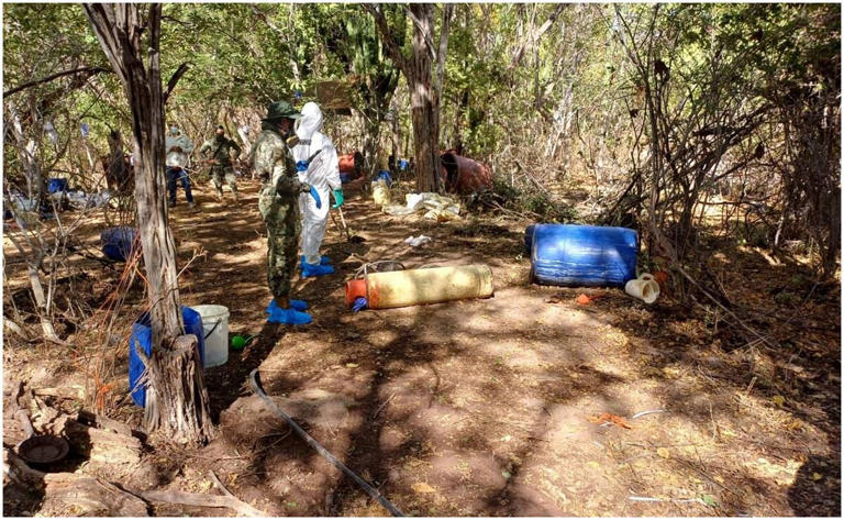 Elementos de la Unidad de Operaciones Especiales (UNOPES) de la Semar en coordinación con la FGR, localizó y neutralizó un laboratorio clandestino, presuntamente empleado para la elaboración de drogas sintéticas. Foto: Especial