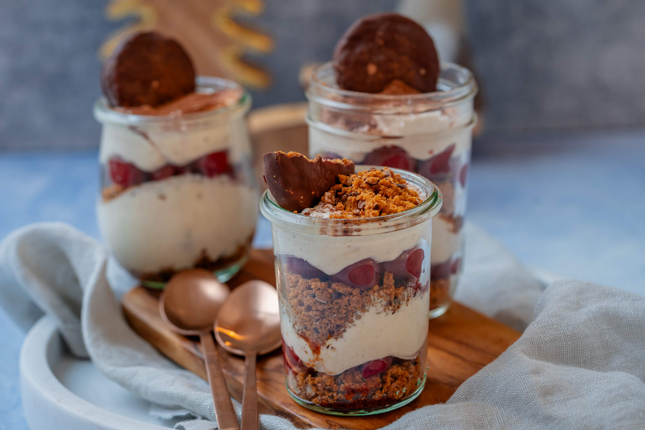 Lebkuchen-Kirsch-Dessert im Glas – einfaches Rezept
