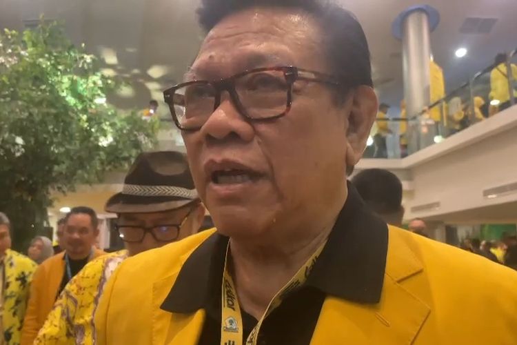 Politikus senior Partai Golkar Agung Laksono di Sentul, Bogor, Jawa Barat, Kamis (12/12/2024).