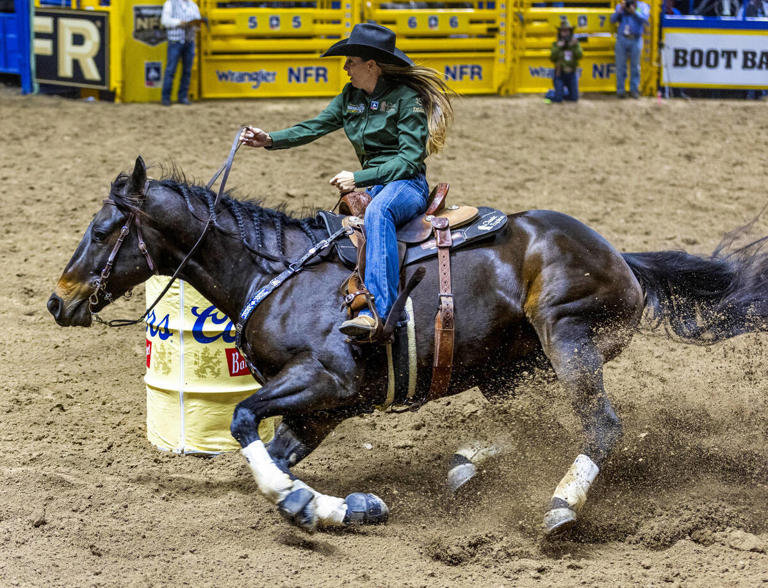 Bond between barrel racer, horse puts pair in title race at NFR