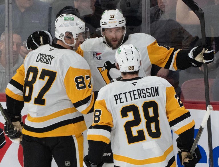 Pittsburgh Penguins' Bryan Rust (17) celebrates his goal over the Montreal Canadiens with teammates Sidney Crosby (87) and Marcus Pettersson (28) during second period NHL hockey action in Montreal, Thursday, Dec. 12, 2024. THE CANADIAN PRESS/Christinne Muschi