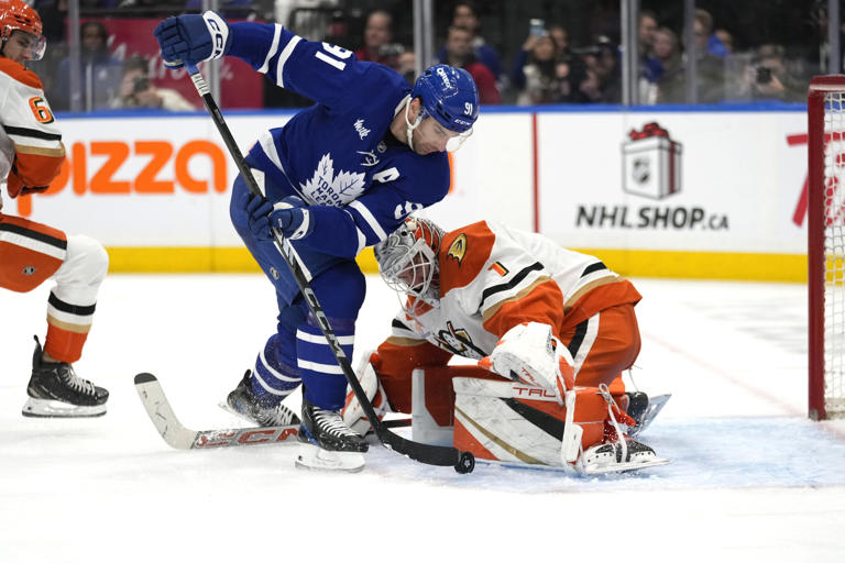 Knee Jerk Reaction: Maple Leafs beat Ducks, lose Stolarz in bittersweet affair