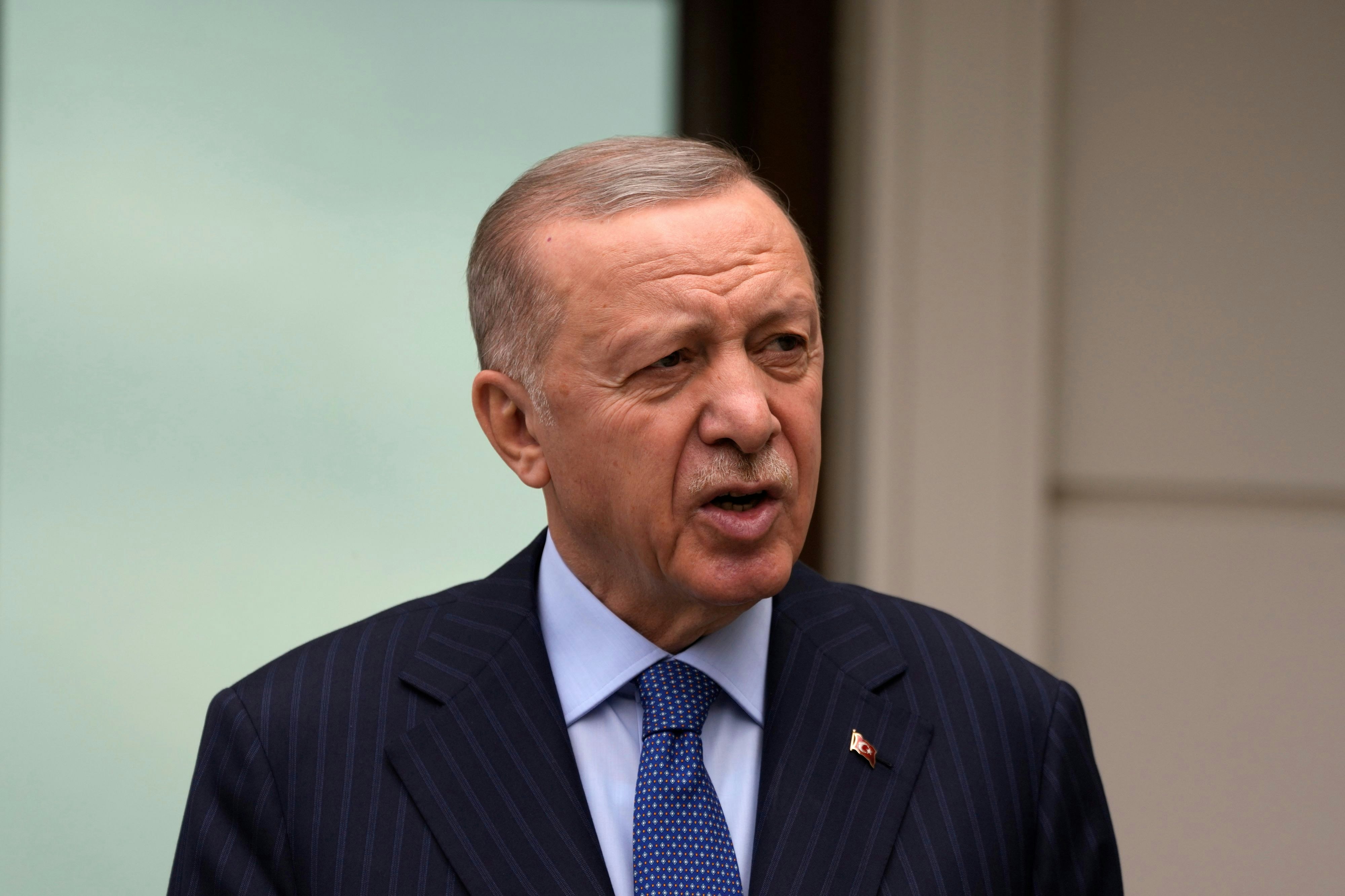„Terrororganisation“: Erdogan kündigt Maßnahmen gegen kurdische Milizen ...