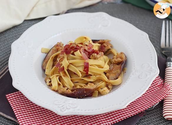 Nudeln mit feigen und pancetta