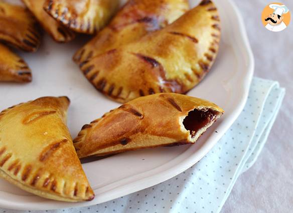 Süßes gebäck mit marmelade