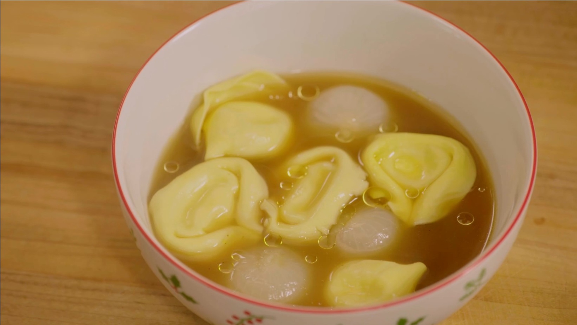 Gekochte Cipollini Brodo mit Tortellini, Ein kulinarischer Genuss