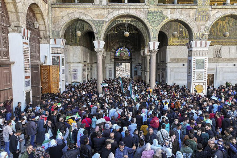 Syrians gather outside the Umayyad mosque to attend first Friday prayers since Bashar al-Assad's ouster in Damascus, 13 December, 2024 Ghaith Alsayed/Copyright 2024 The AP. All rights reserved.