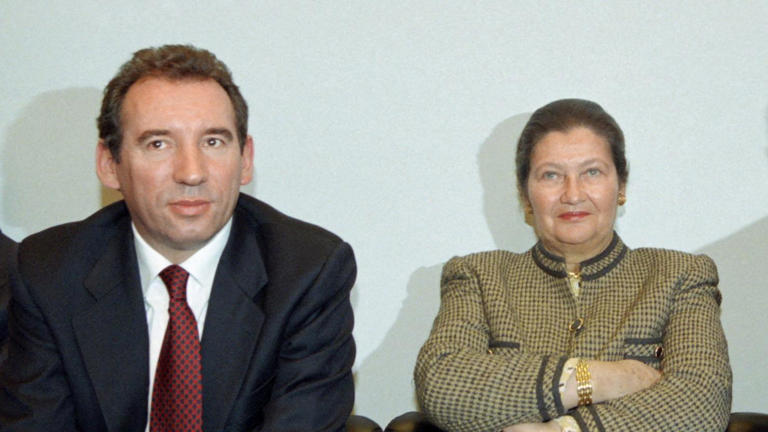 François Bayrou et Simone Veil participent à la présentation du projet pour l’UDF de François Léotard, à la maison de la Chimie à Paris, le 13 mars 1996..