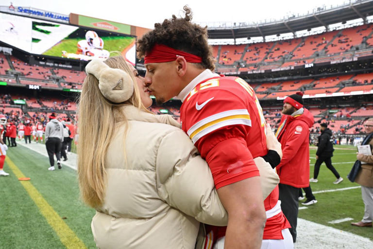 Brittany Mahomes and Patrick Mahomes shared a kiss before the Chiefs’ game on Dec. 15, 2024. Getty Images