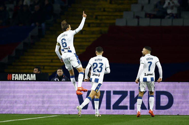 Soccer Football - LaLiga - FC Barcelona v Leganes - Estadi Olimpic Lluis Companys, Barcelona, Spain - December 15, 2024 Leganes' Sergio Gonzalez celebrates scoring their first goal with Leganes' Munir El Haddadi and Leganes' Oscar Rodriguez REUTERS/Albert Gea