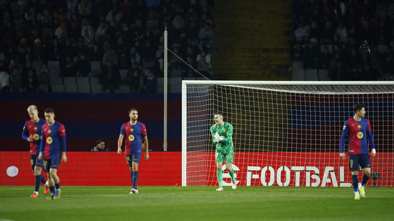 Soccer Football - LaLiga - FC Barcelona v Leganes - Estadi Olimpic Lluis Companys, Barcelona, Spain - December 15, 2024 FC Barcelona's Inaki Pena reacts after Leganes' Sergio Gonzalez scores their first goal REUTERS/Albert Gea