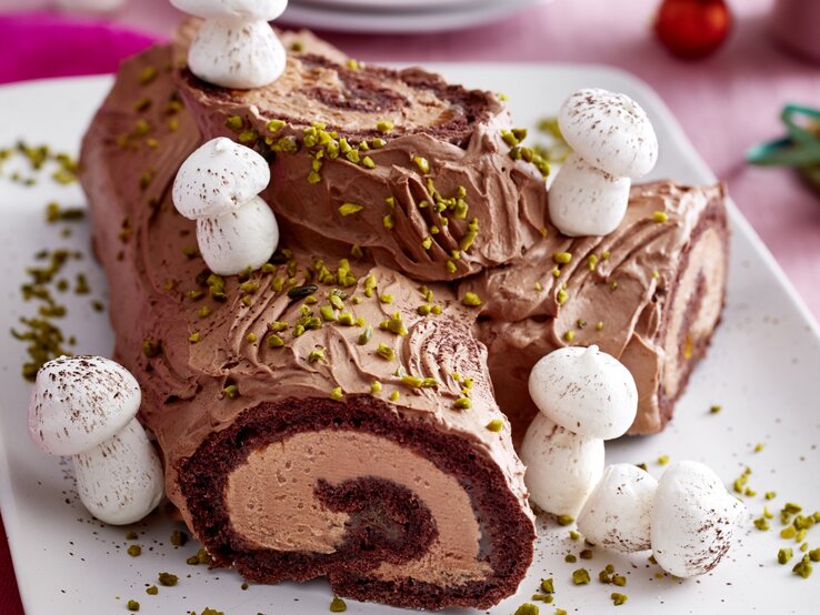 Weihnachtsbaum-Biskuitrolle: Biskuit trifft Schoko