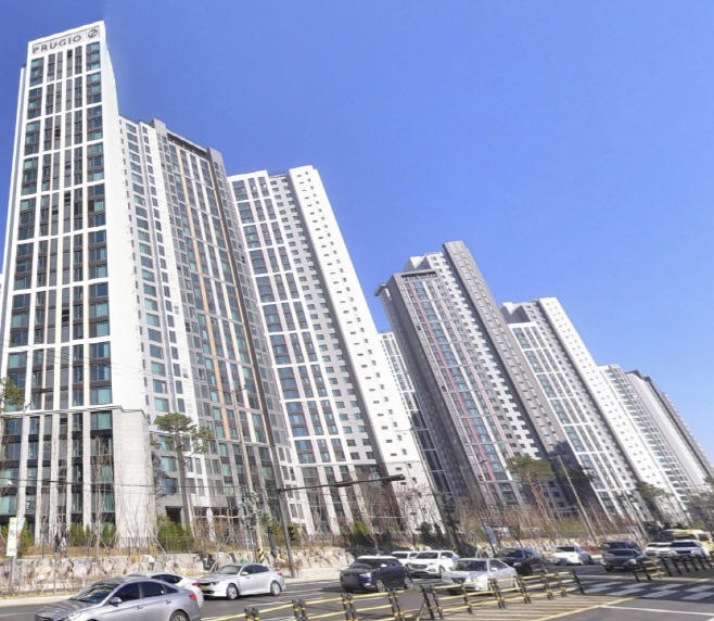 수도권 수년 전 분양가로 '줍줍'… 집값 하락기 청약 신중해야