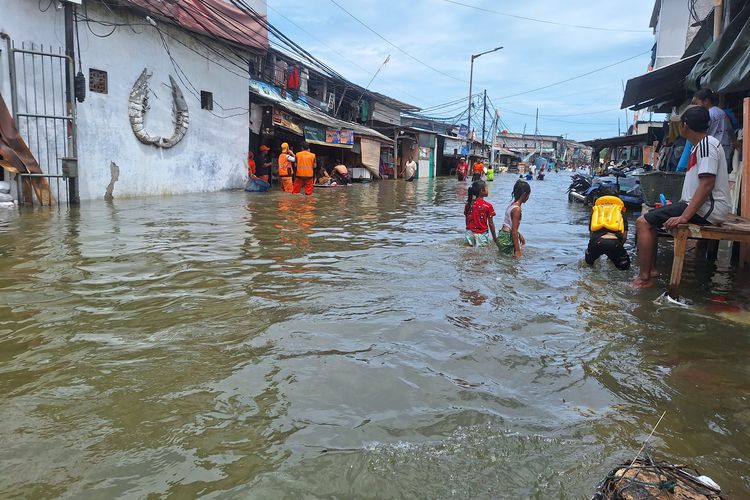 Waspada banjir rob, Pemprov DKI siapkan tanggul darurat hingga pompa air siaga