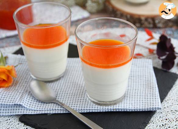 Vanille-panna-cotta mit aprikosencoulis