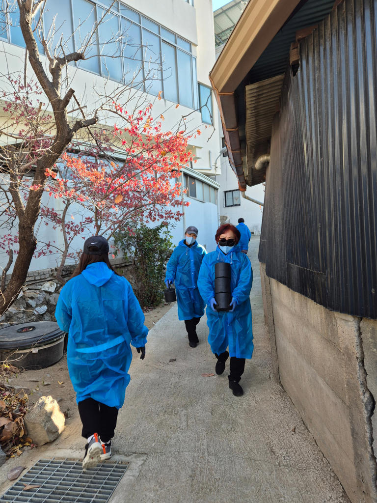 임영웅, 팬클럽 '안동영웅시대' 스터디방 연탄 나눔봉사 …선한 영향력의 대표적인 팬덤 문화