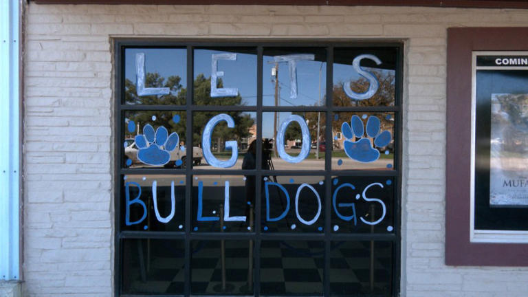 Stamford Community Rallies Behind Bulldogs Ahead Of State Championship Game