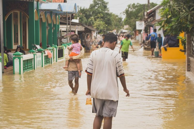 7 makna mimpi banjir, terkait tekanan mental dan emosi