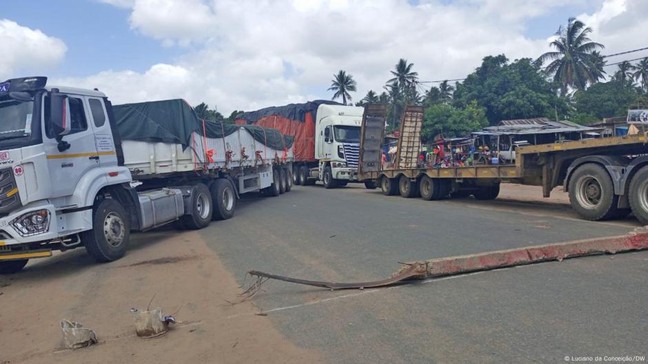 Manifestações em Inhambane: População pressiona comerciantes a baixarem ...