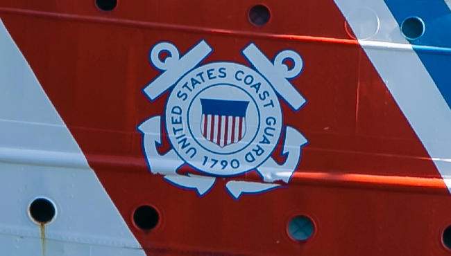 Coast Guard rescues 5 people after boat loses rudder on Lake Michigan