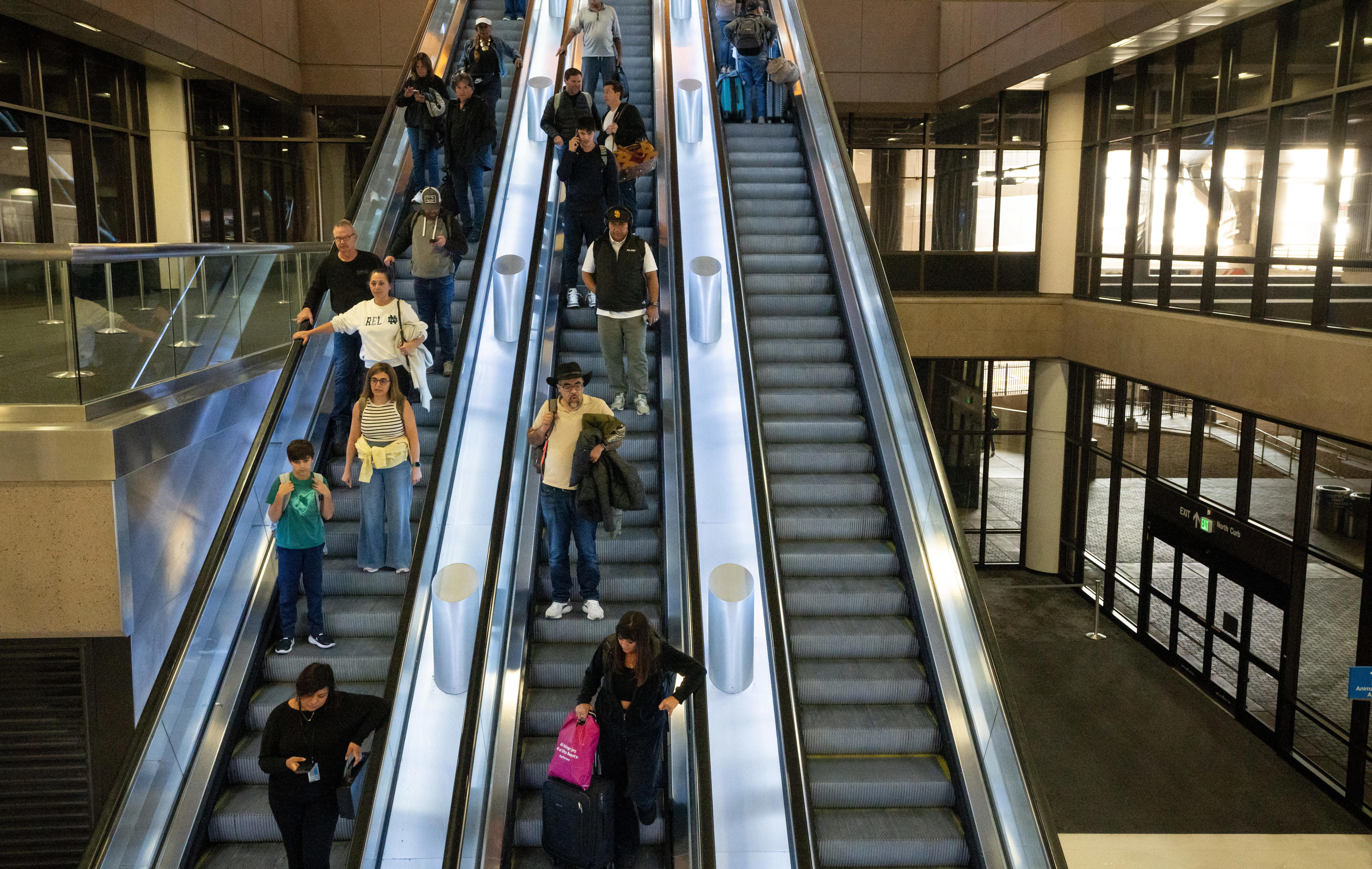 Dozens of weekend flights canceled at Phoenix Sky Harbor. What we know