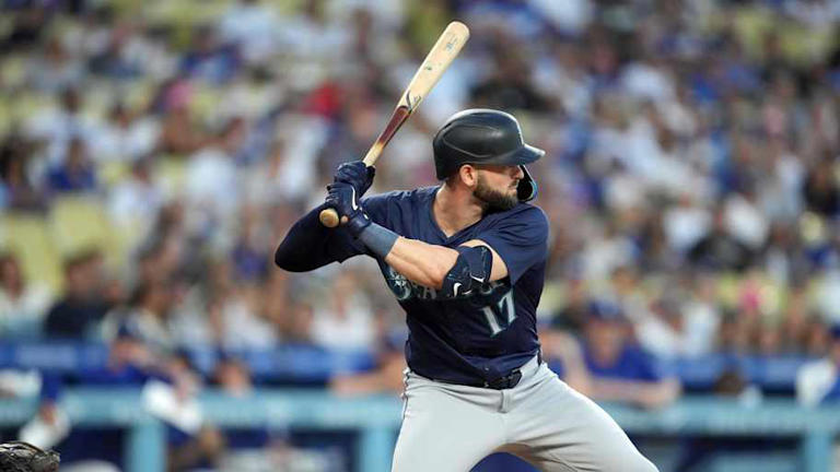 Seattle Mariners right fielder Mitch Haniger (17) bats against the Los Angeles Dodgers at Dodger Stadium on Aug. 20. | Kirby Lee-Imagn Images