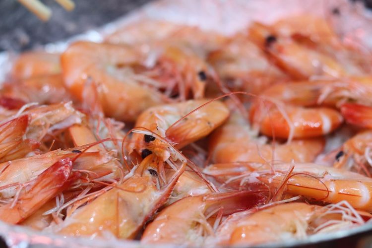 Apakah Aman Makan Kotoran pada Punggung Udang?
