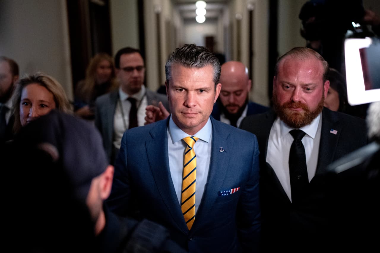 Trump Mulls Replacing Pete Hegseth With Florida Gov. Ron DeSantis