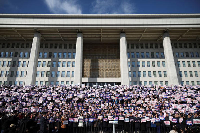 Protesto contra presidente sul-coreano Yoon Suk Yeol em Seul  4/12/2024  REUTERS/Kim Hong-Ji