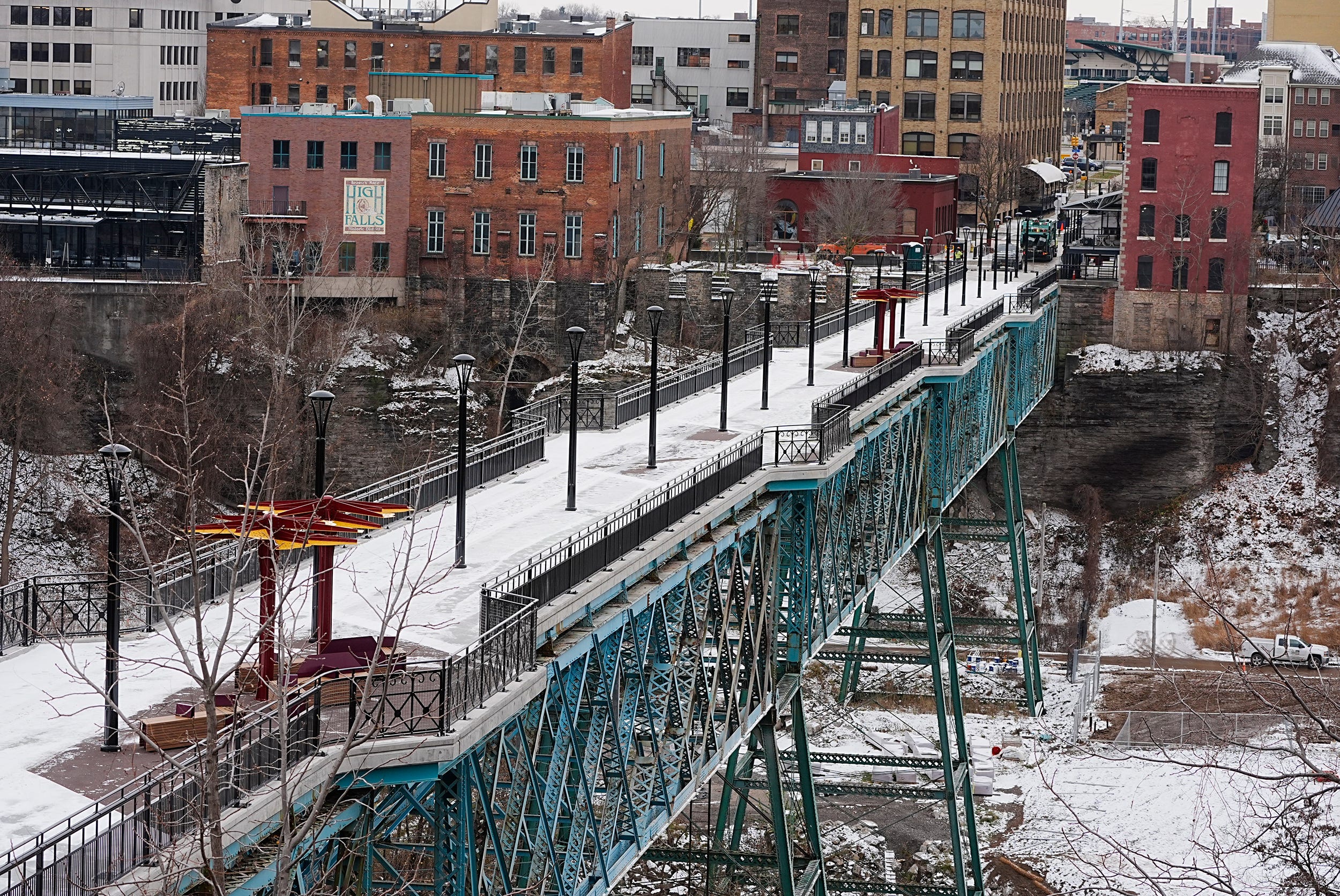 Pont de Rennes bridge reopened in time for Genesee keg tree lighting
