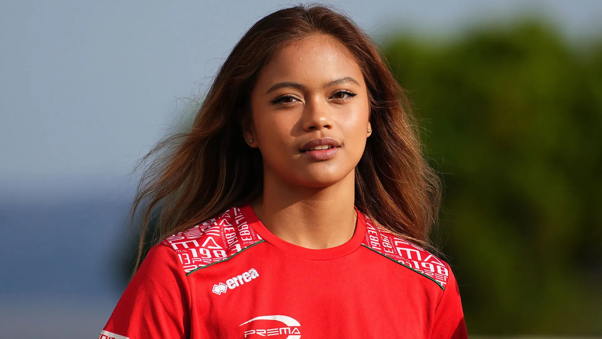 Une star au volant : les photos da la prometteuse pilote aux millions ...