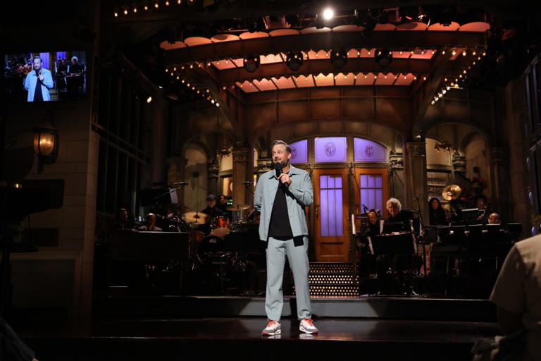 Nate Bargatze bringing world tour to downtown Erie in 2025