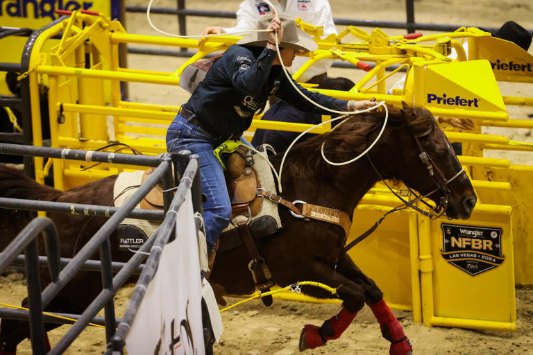 Texas woman wins breakaway roping title at South Point