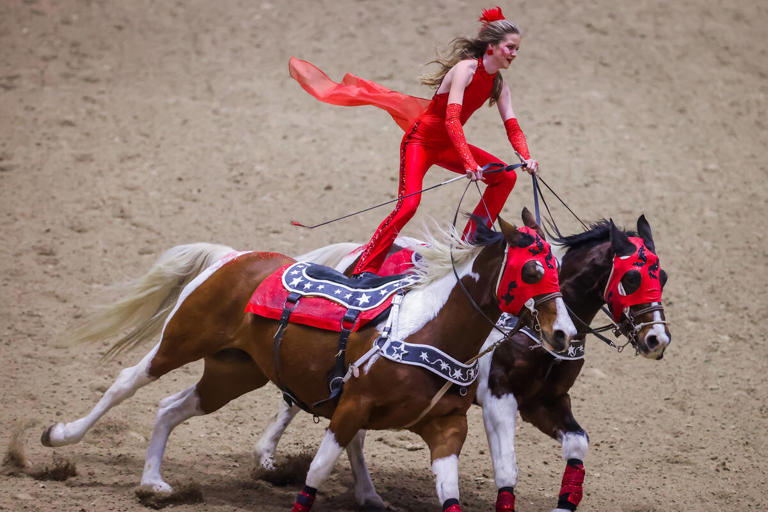 Texas woman wins breakaway roping title at South Point — PHOTOS