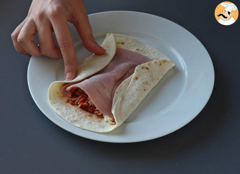 Passo 4 - Wrap de pizza gratinado, a explosão de sabor que você precisa experimentar