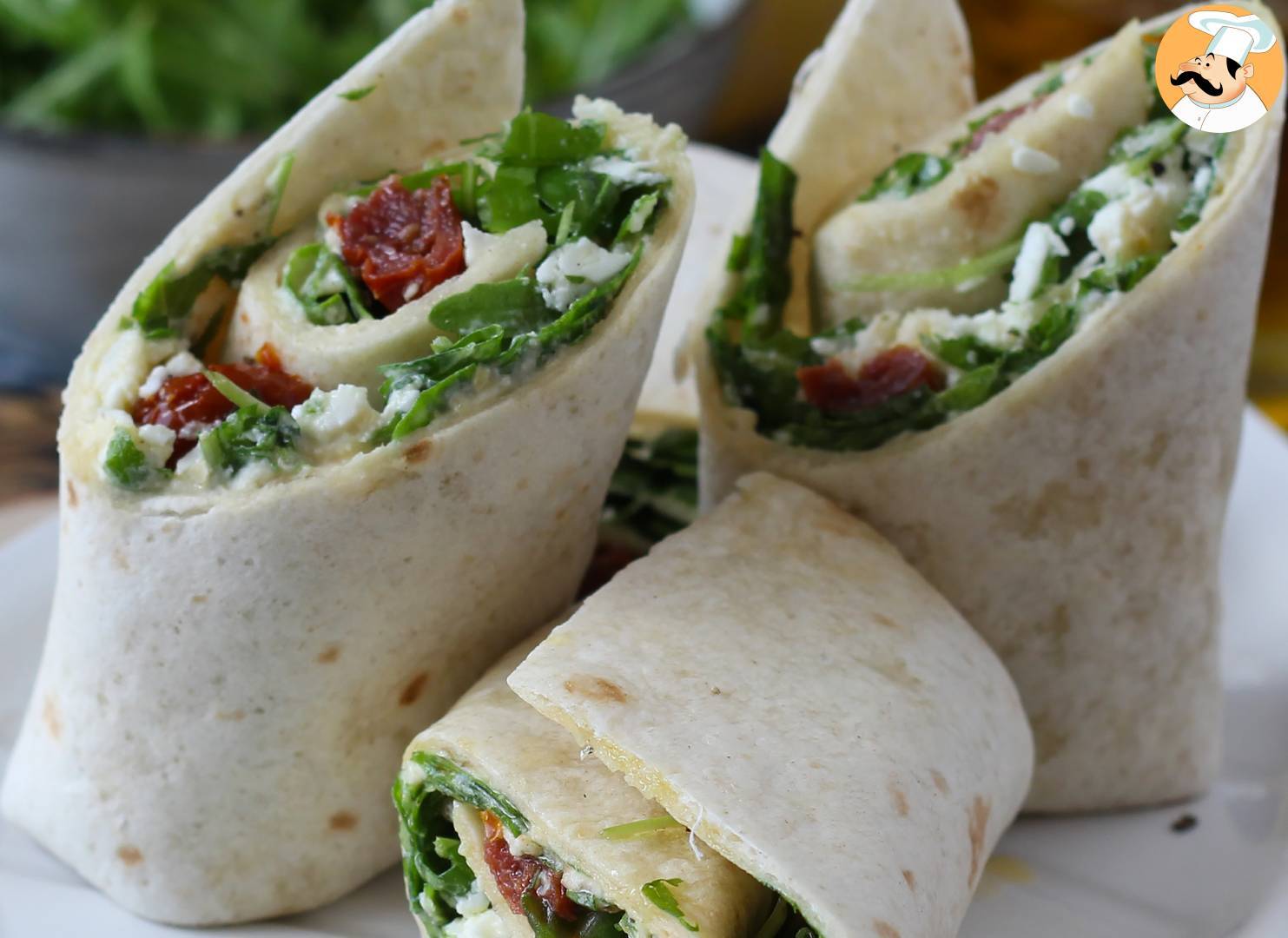 Mediterrane wrap gevuld met hummus, rucola, paprika en feta