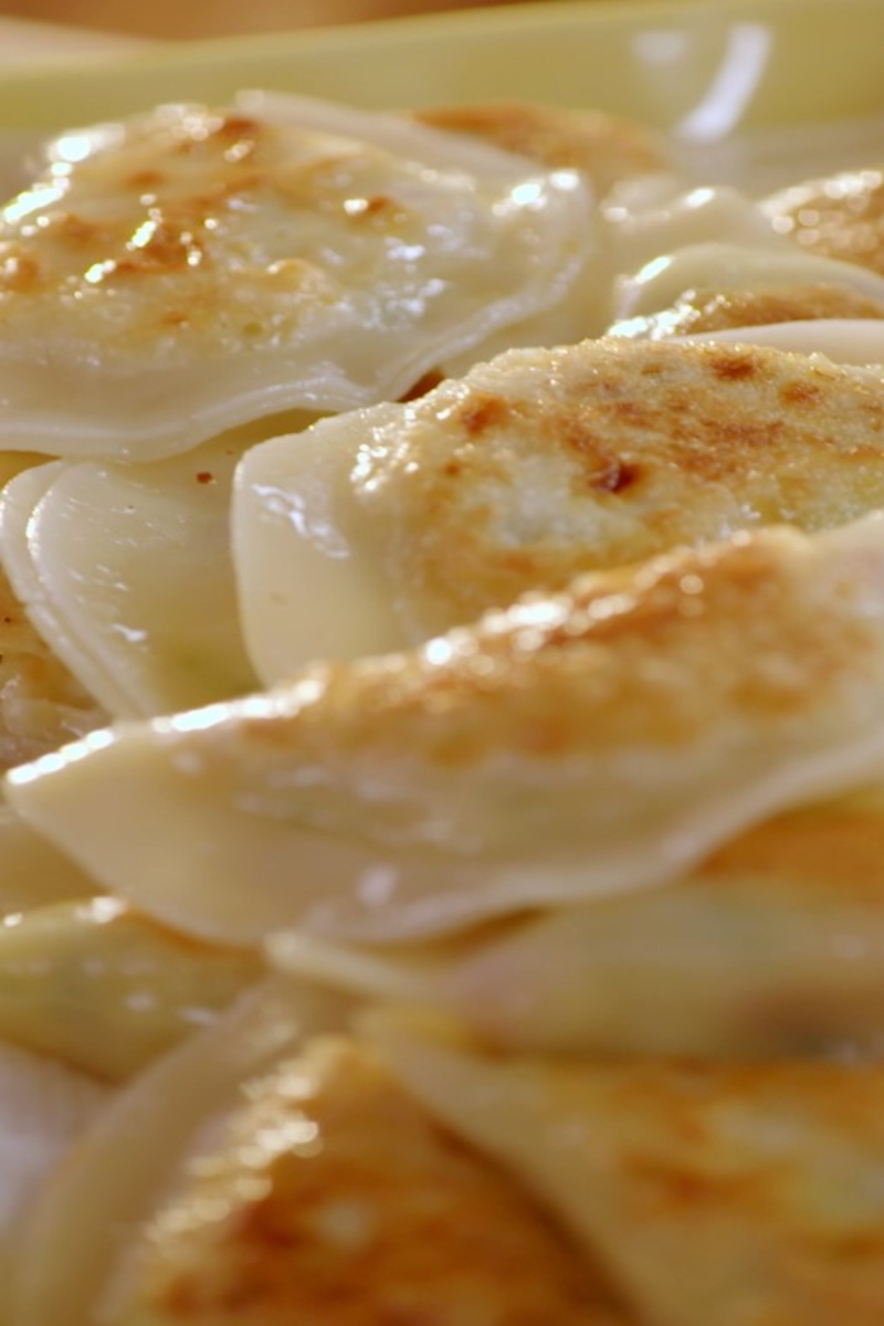Frühstücks-Wontons mit Pancetta, Rührei und Schnittlauch