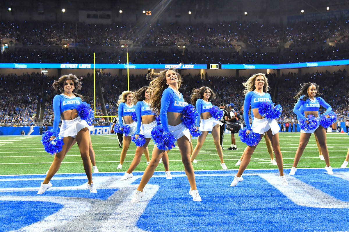 bombshell-lions-cheerleader-goes-viral-with-offseason-photo