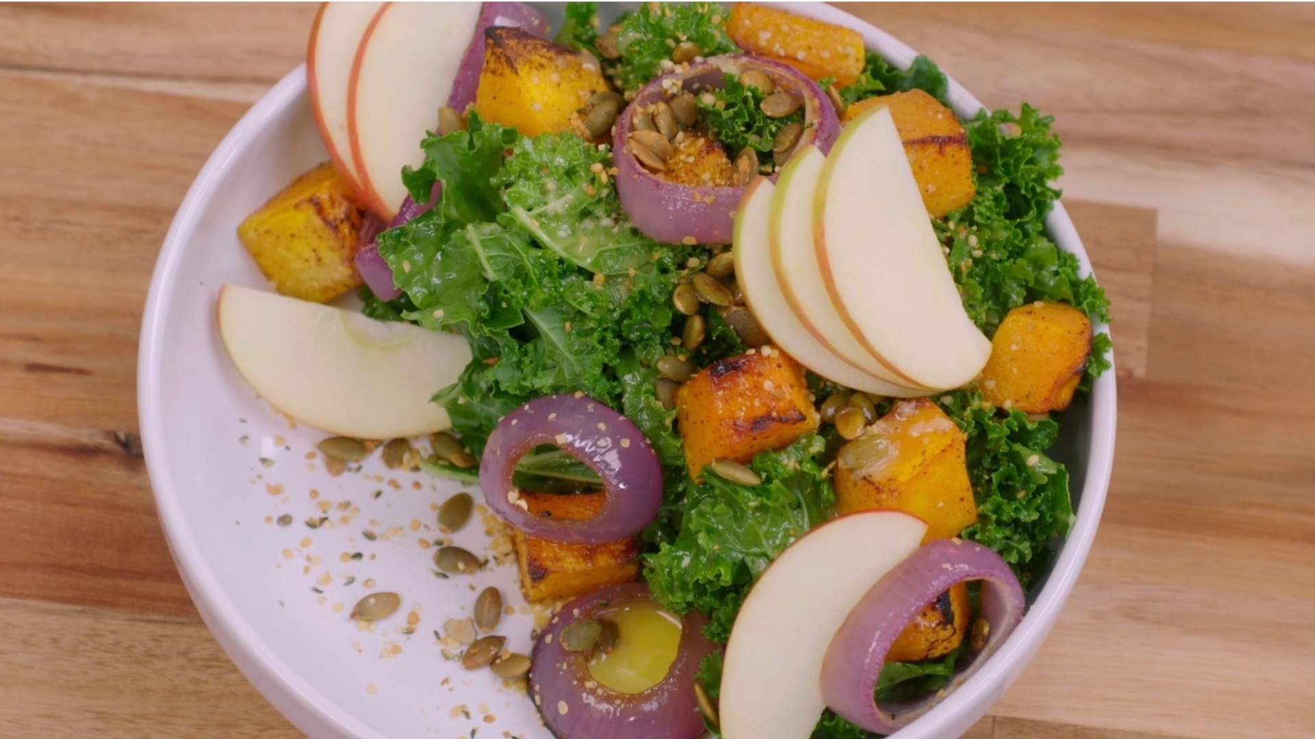 Rezept für Butternusskürbis, Grünkohl und Apfelsalat