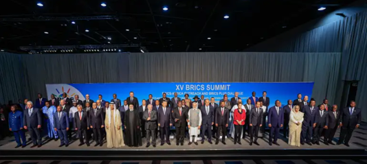 Presidente da República, Luiz Inácio Lula da Silva, e presidentes dos países amigos do BRICS, posam para foto oficial após a reunião do grupo, no Sandton Convention Centre, em Joanesburgo, África do Sul, em 2023.