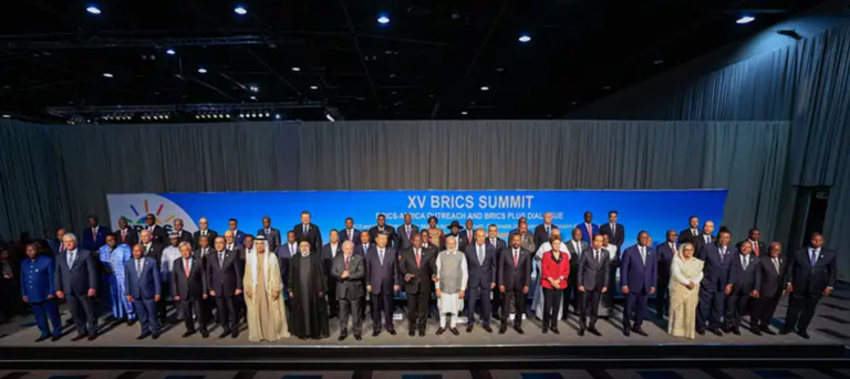 Presidente da República, Luiz Inácio Lula da Silva, e presidentes dos países amigos do BRICS, posam para foto oficial após a reunião do grupo, no Sandton Convention Centre, em Joanesburgo, África do Sul, em 2023.