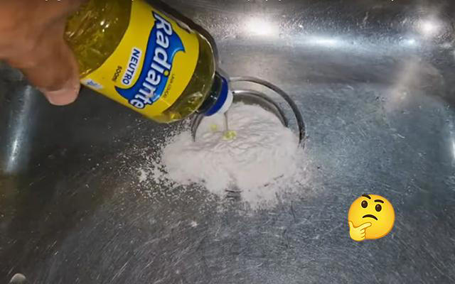 Adeus desentupidor de pia: joguei no ralo da pia e nunca mais entupiu, a misturinha que dá certo