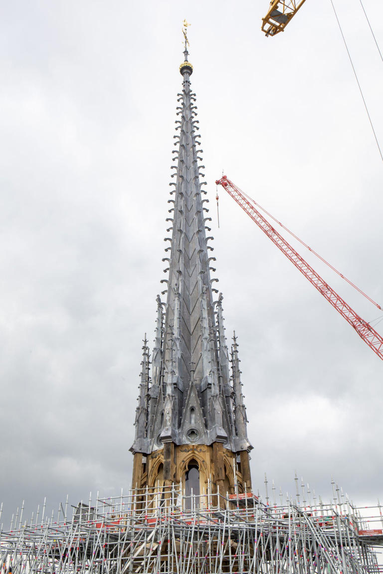 "Flecha" de 96 metros de altura, também chamada "agulha" da catedral