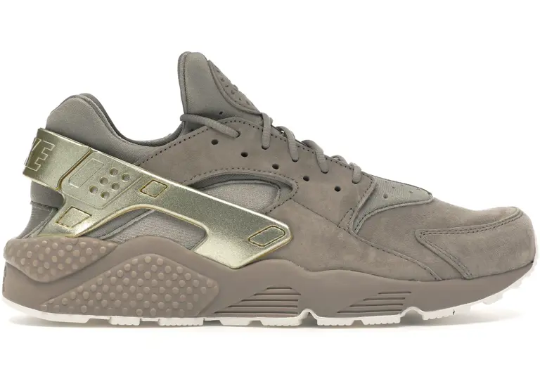 Nike huarache doradas hotsell