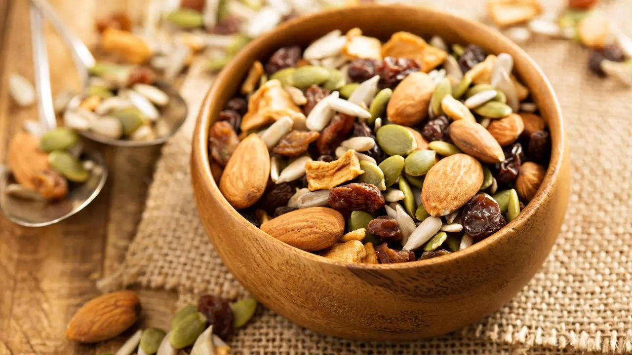 5 mistakes you are making while eating dry fruits 5 mistakes you are making while eating dry fruits