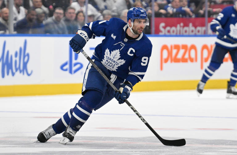 Toronto Maple Leafs forward John Tavares (91) pursues a play. Dan Hamilton-Imagn Images