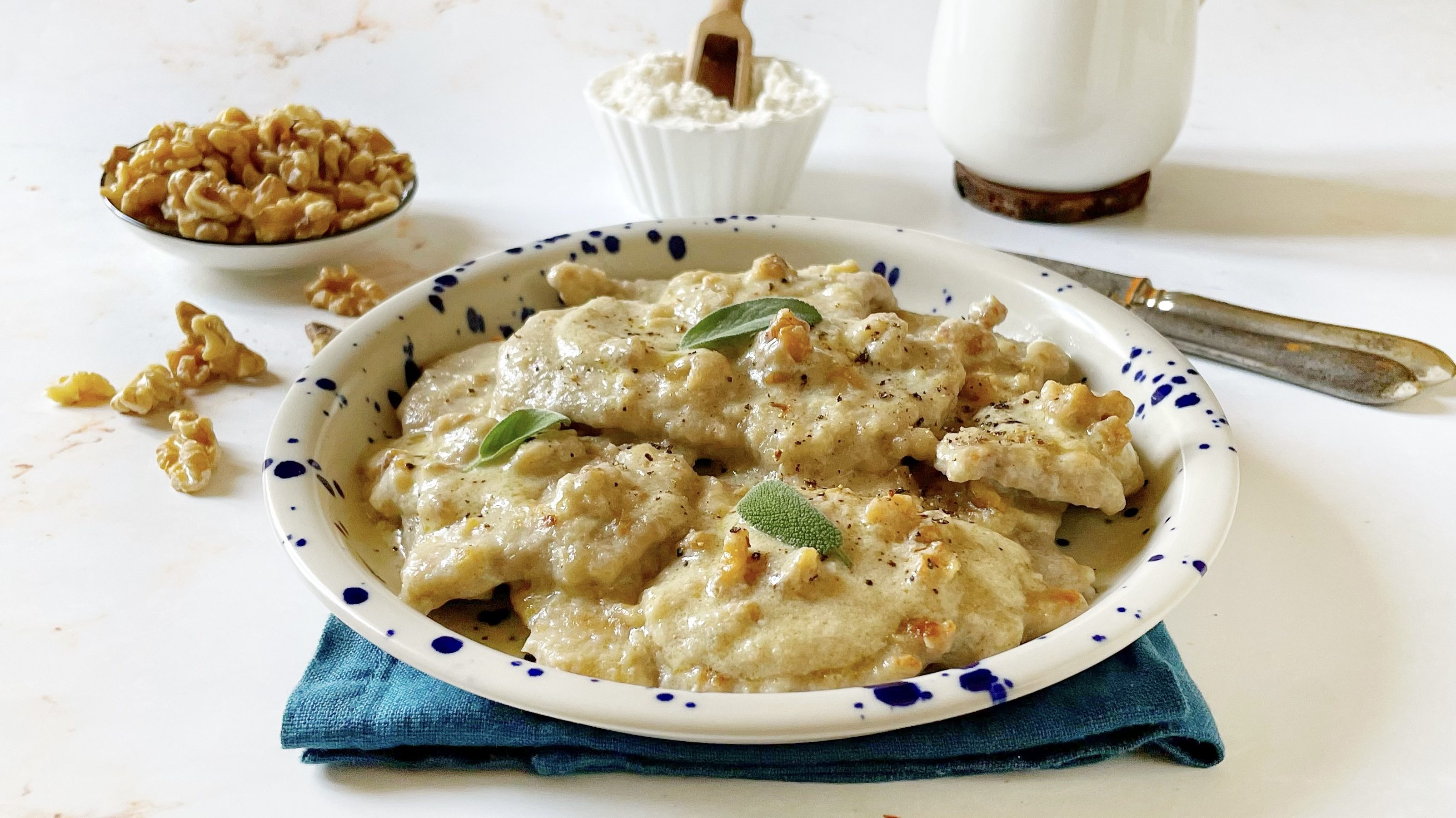 Scaloppine alle noci: la ricetta del secondo piatto cremoso e profumato