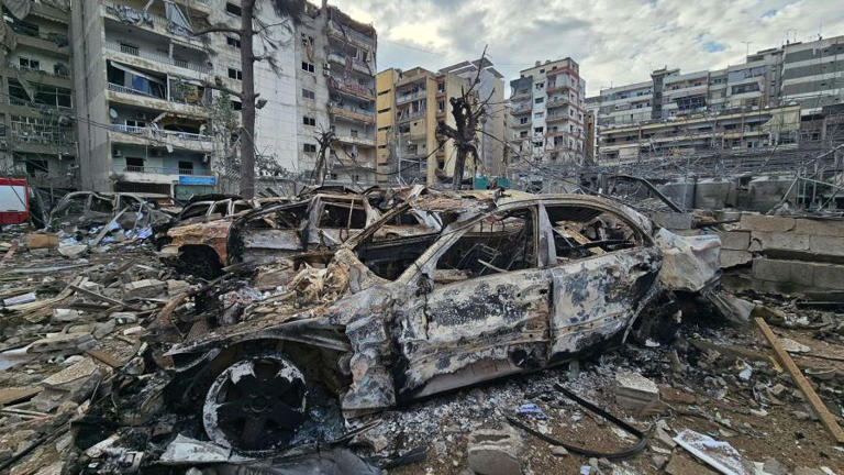 Fotogaleria La imagen muestra la destrucción y los escombros en el suburbio de Haret Hreik, en el sur de Beirut, que fue blanco de ataques israelíes