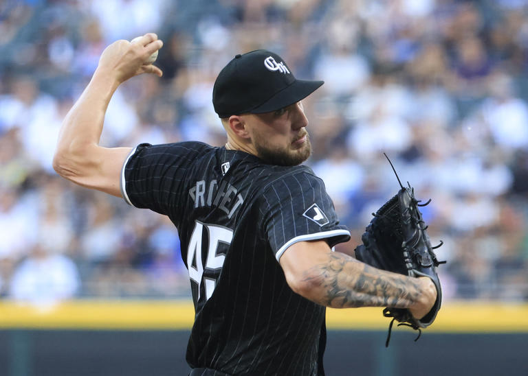 CHICAGO, ILLINOIS - JUNE 24: Garrett Crochet #45 of the Chicago White Sox throws a pitch against the Los Angeles Dodgers at Guaranteed Rate Field on June 24, 2024 in Chicago, Illinois. Justin Casterline/Getty Images