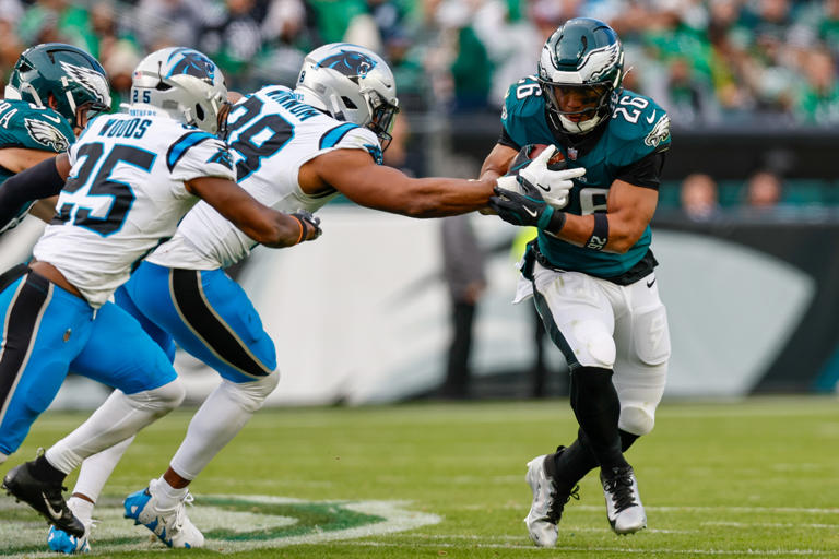 Saquon Barkley stats Eagles running back gains 124 rushing yards